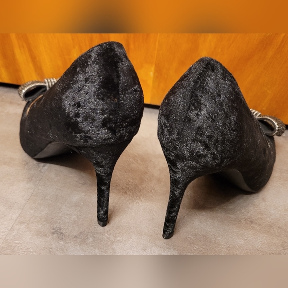 BCBGeneration Black Pointed Toe Bow Pumps with Rhinestone Detail Size 9US - Picture 7 of 9